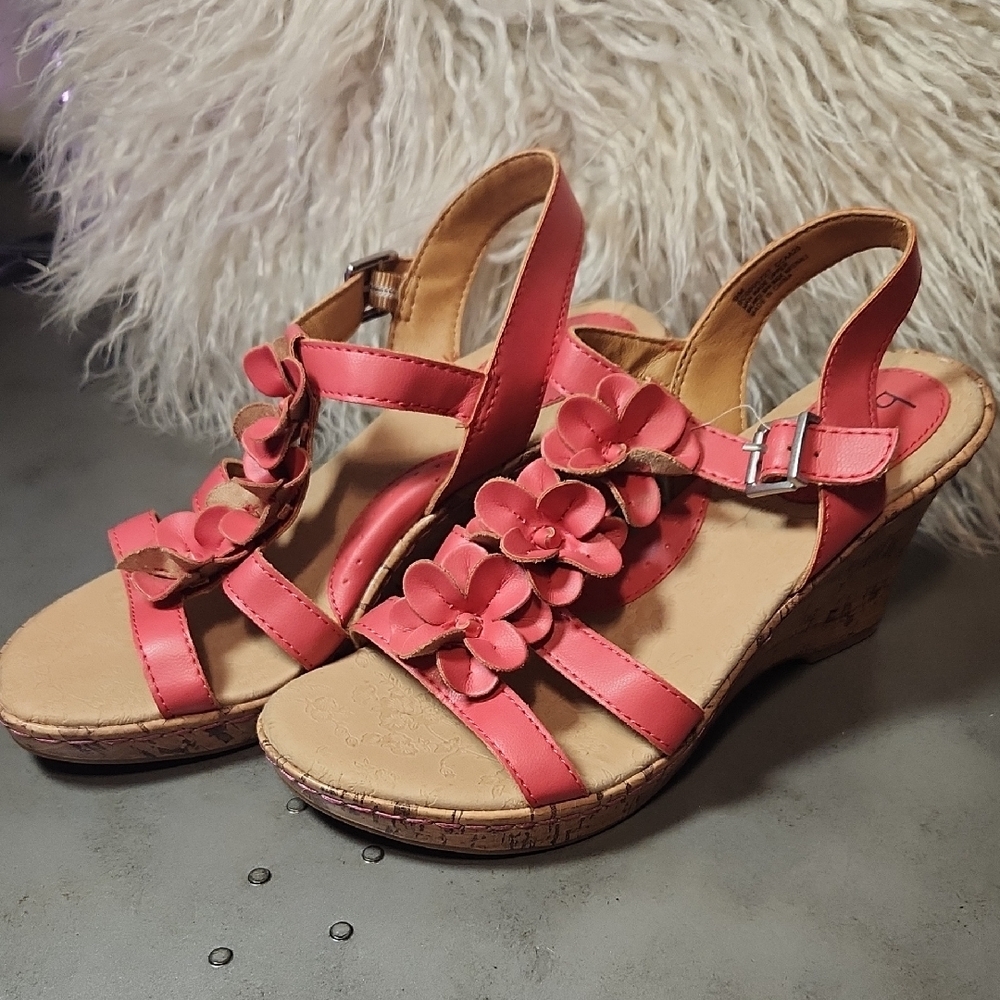 b.o.c. Coral Wedge Sandals Size 9